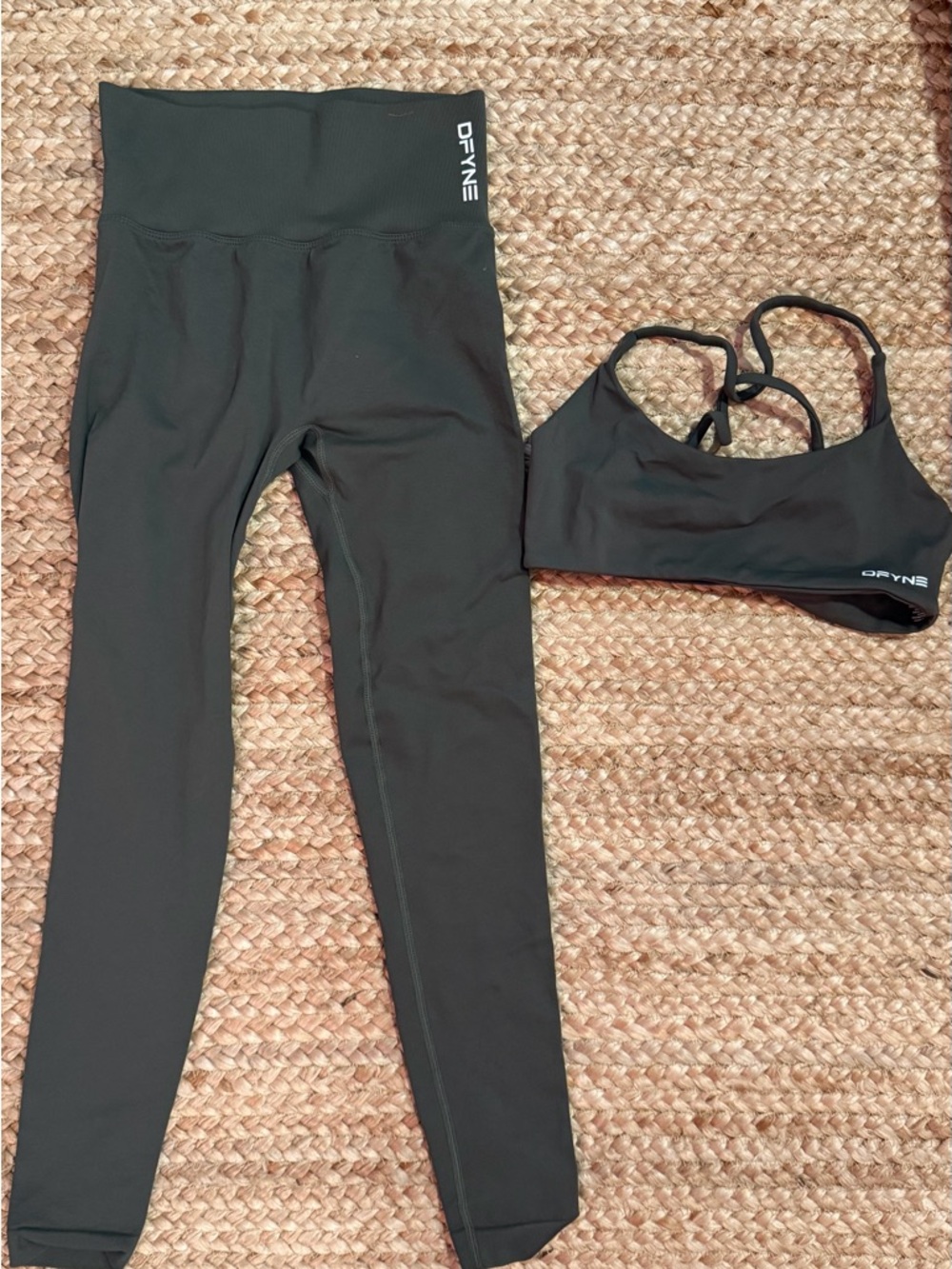 DFYNE Leggings & Sports Bra Set